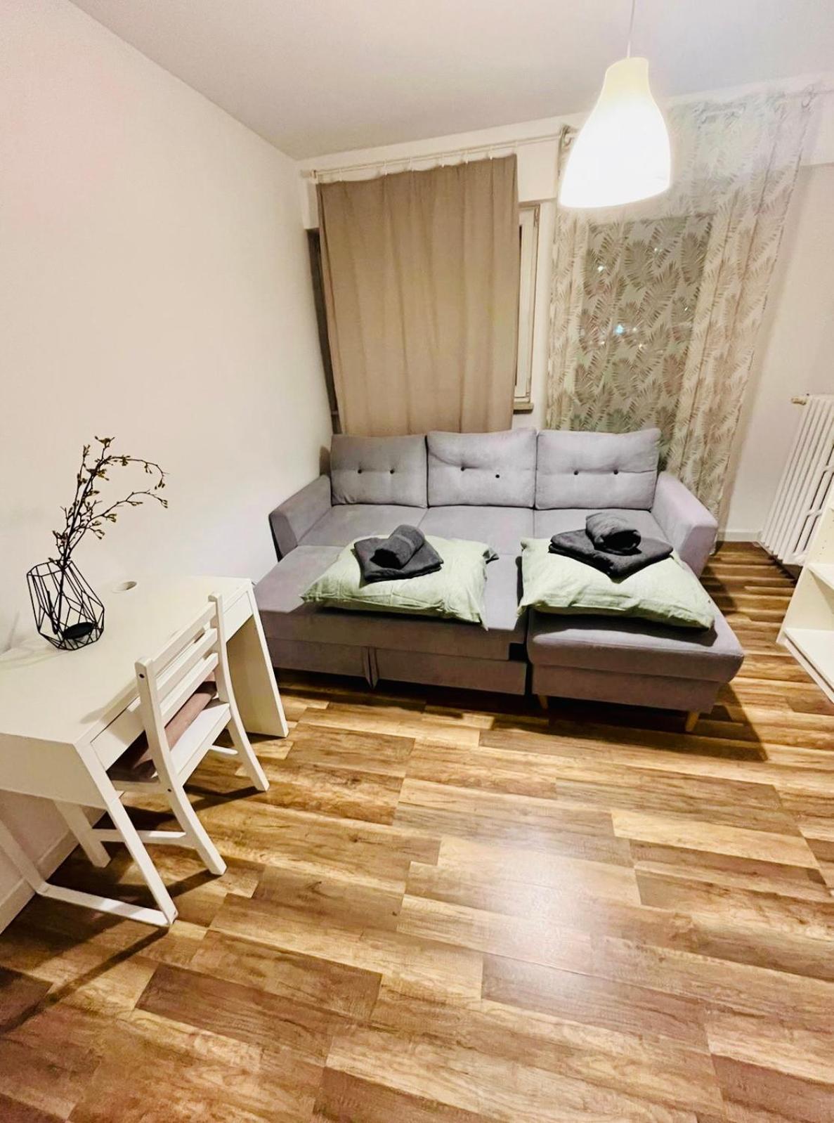 Workation, Centre, 4-5 Persons 3-4 Nights Offer, Nature Park Metro 1min , 15 Min Palac Kultury, Balcony, Quiet, Easy Parking Chroniony Butas Warsaw