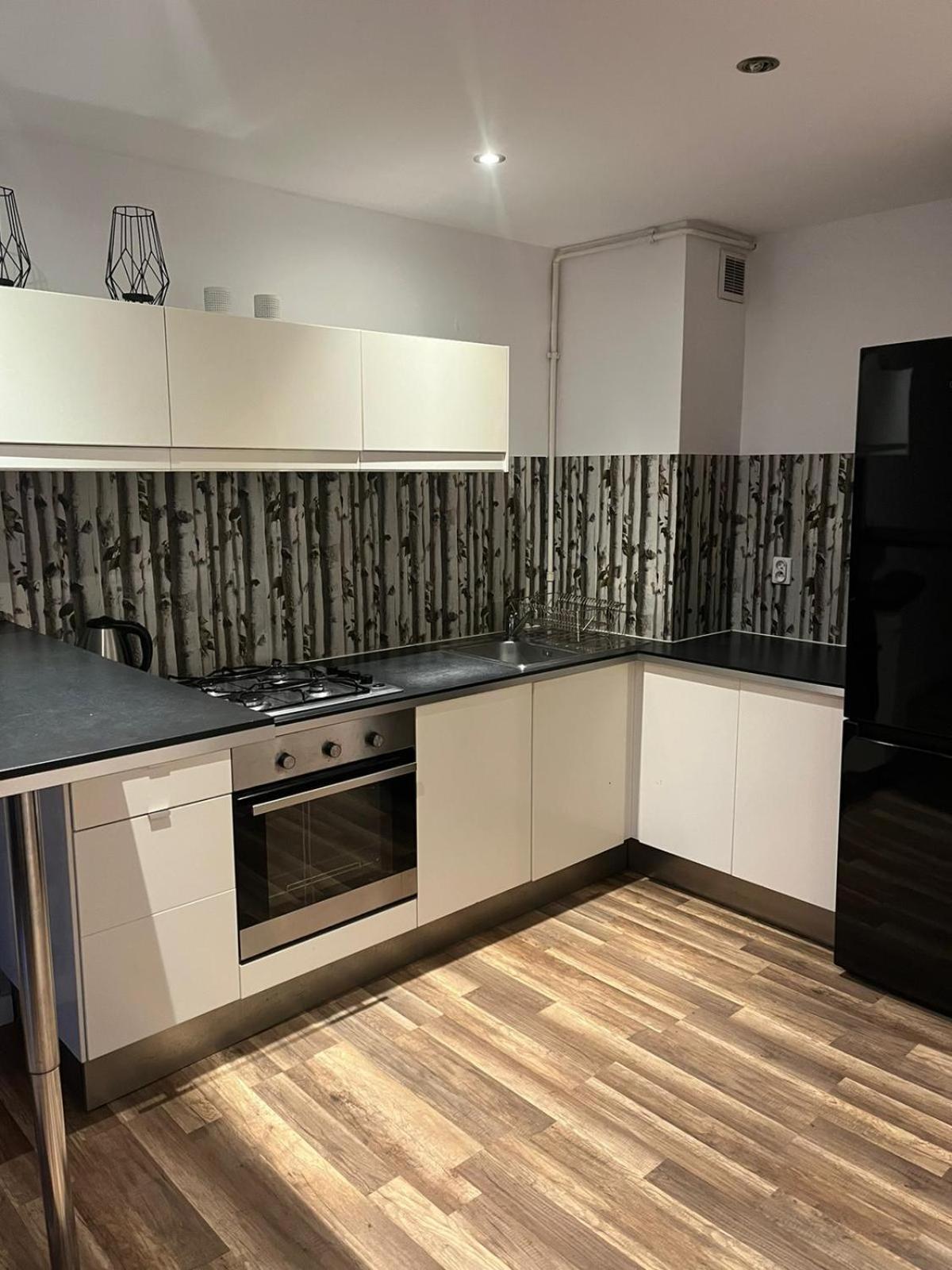 Workation, Centre, 4-5 Persons 3-4 Nights Offer, Nature Park Metro 1min , 15 Min Palac Kultury, Balcony, Quiet, Easy Parking Chroniony Butas Warsaw