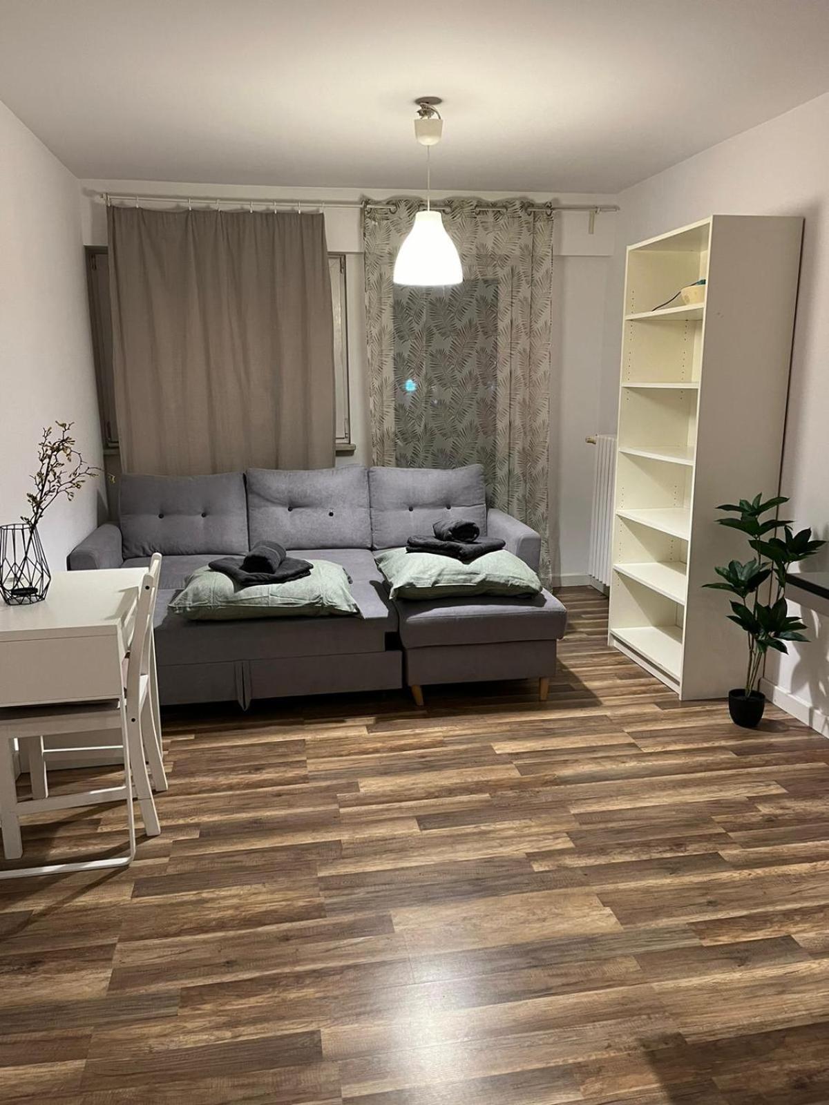 Butas Workation, Centre, 4-5 Persons 3-4 Nights Offer, Nature Park Metro 1min , 15 Min Palac Kultury, Balcony, Quiet, Easy Parking Chroniony