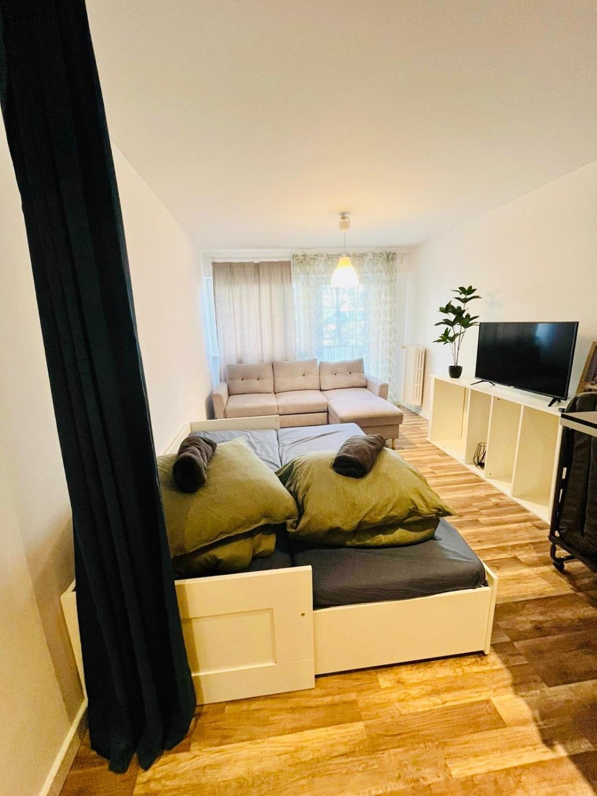 Workation, Centre, 4-5 Persons 3-4 Nights Offer, Nature Park Metro 1min , 15 Min Palac Kultury, Balcony, Quiet, Easy Parking Chroniony * Warschau